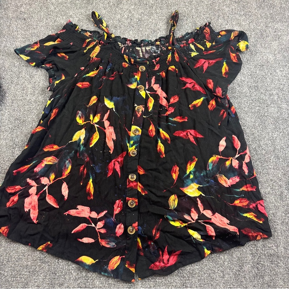 TORRID Womens Black Floral off the shoulder Strap Cold Shoulder Blouse - Large 0